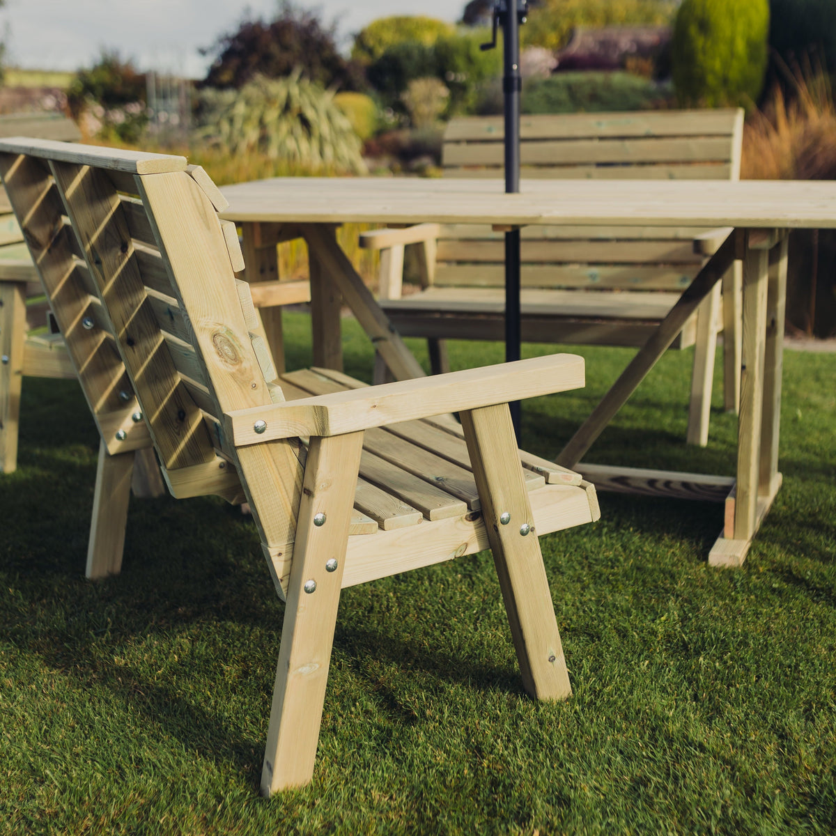 Churnet Valley Clover Table Set - 2Xc 2X2B Sits 6
