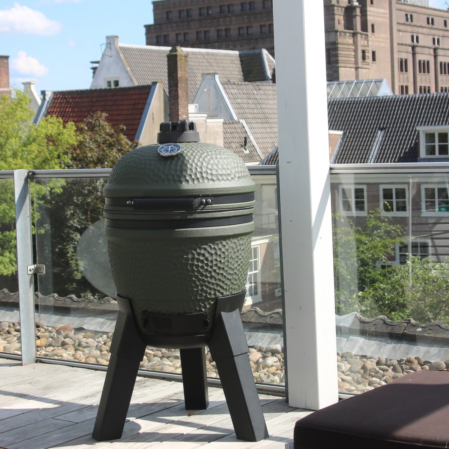 Kamado Ceramic BBQ Grill with Aluminium Pedestal