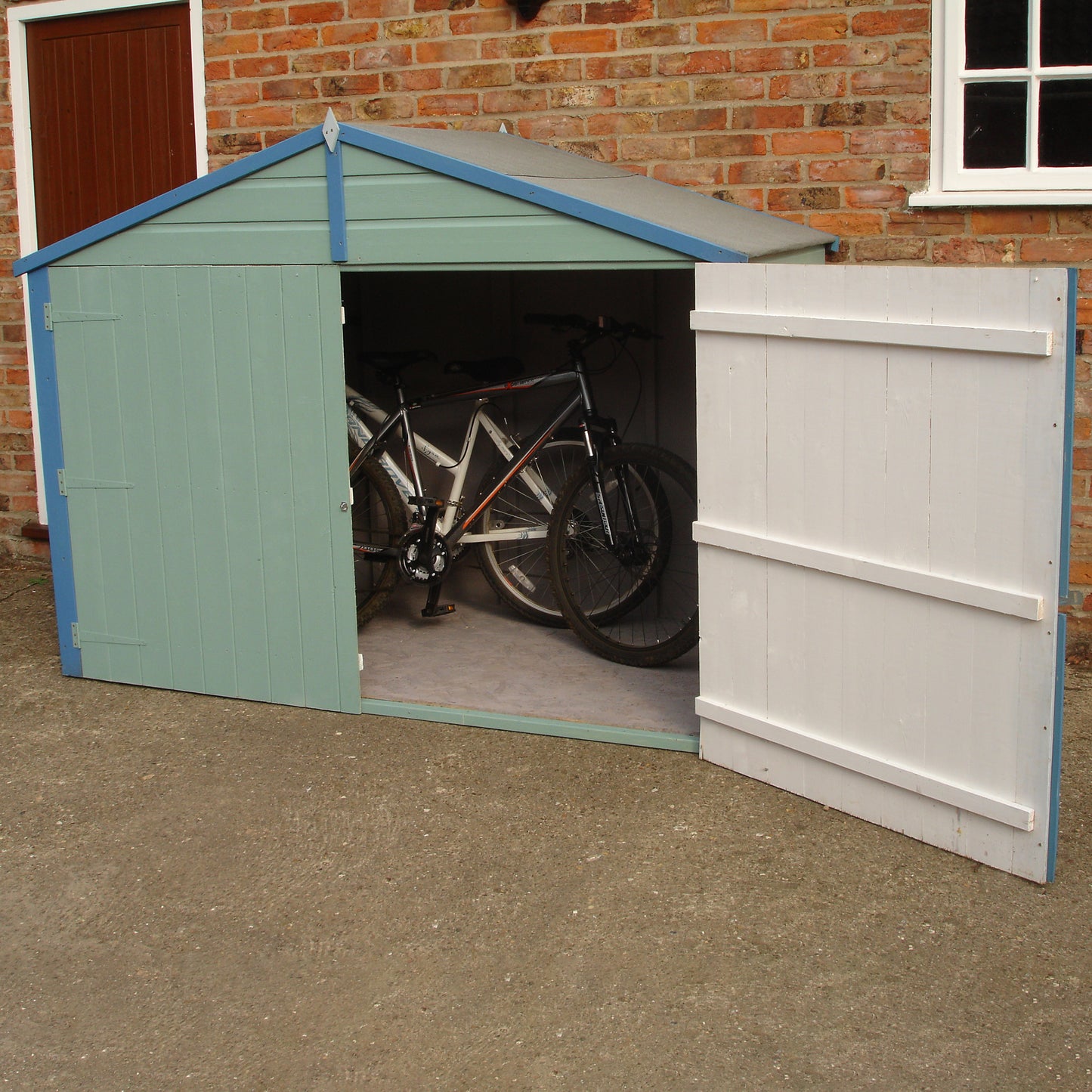 Shire Apex Bike Store Shiplap with floor 7x3