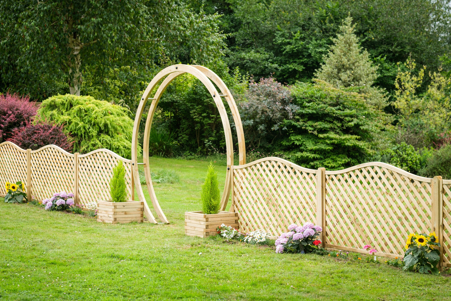 Shire Free Standing Flower Circle  (with Spike for soft ground) Pressure treated