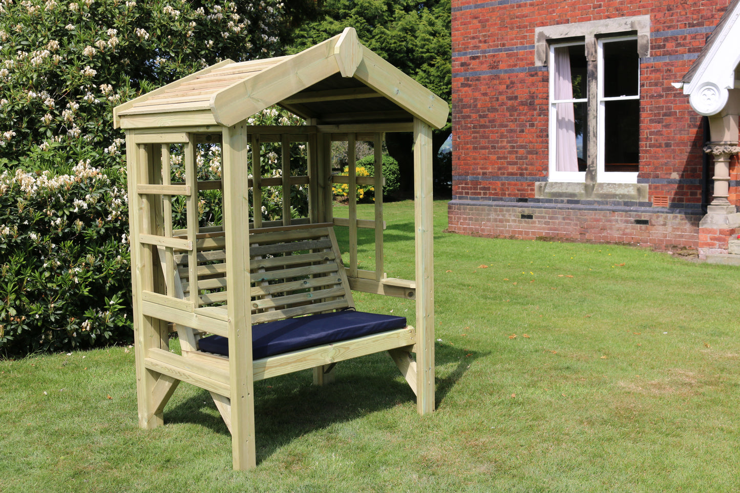 Churnet Valley Cottage Arbour Trellis Sits 2