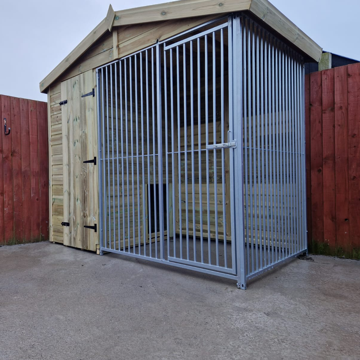 Benchmark Dog Kennel with Apex Roof - Single 10 x 4ft, Premium Wood Range