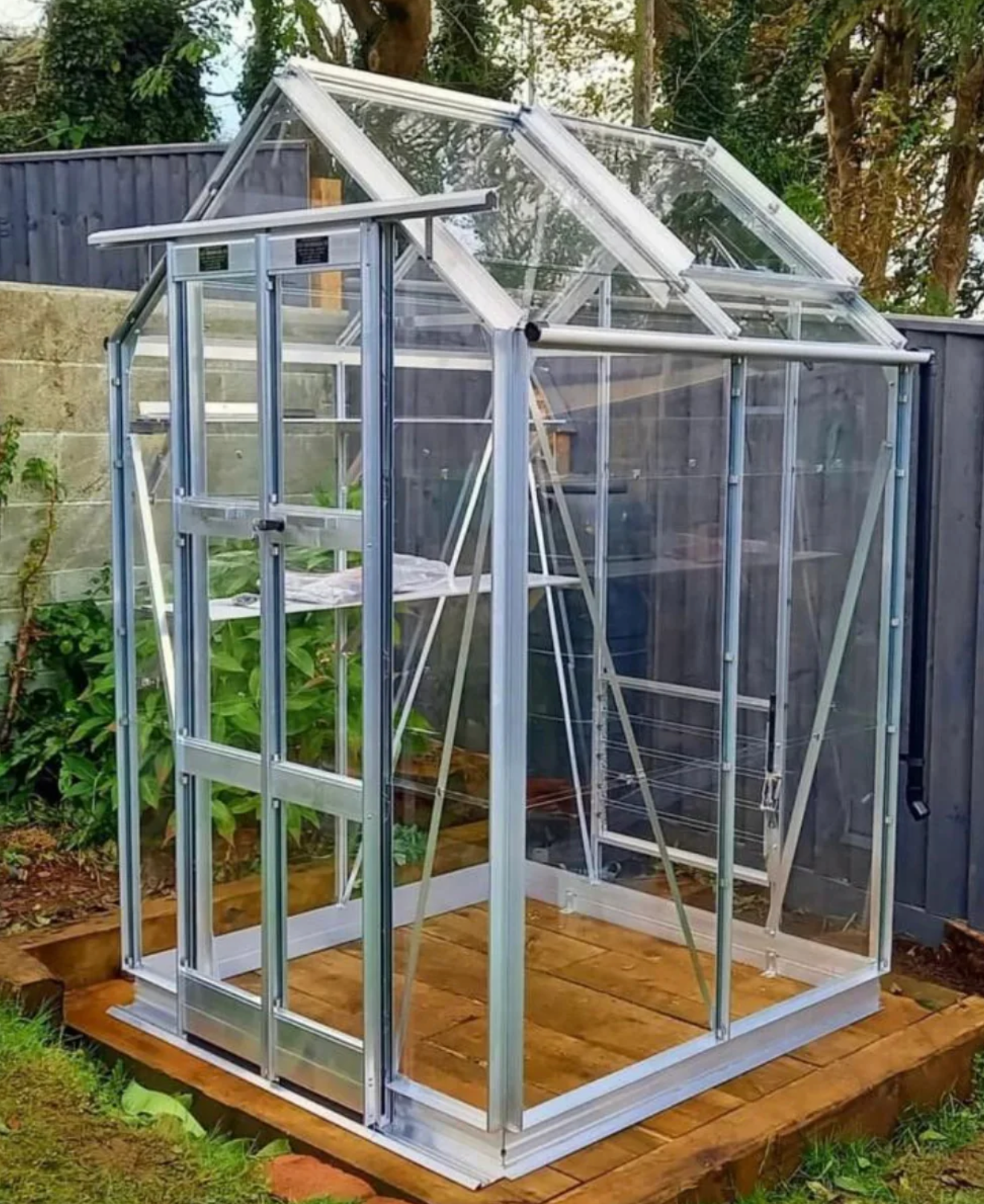 Elite Compact 4ft x 4ft Greenhouse