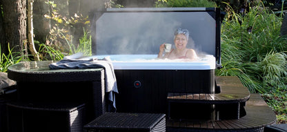 Manitoba 14-Jet 4-Person Hot Tub