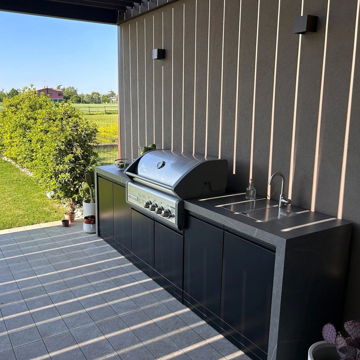 GrandPro 215 Crossray 4-Burner Outdoor Kitchen with Fridge & Sink