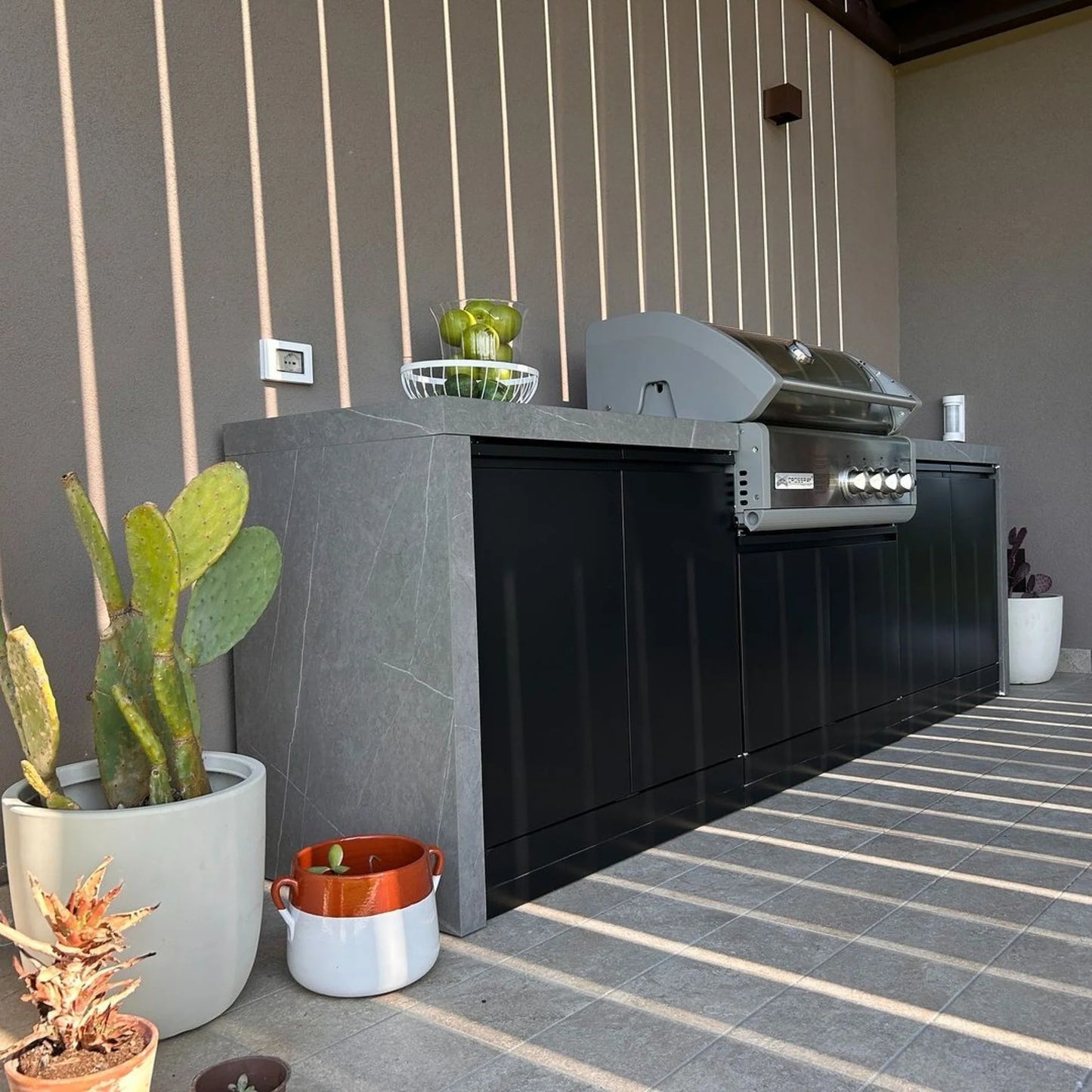 GrandPro 215 Crossray 4-Burner Outdoor Kitchen with Fridge & Sink