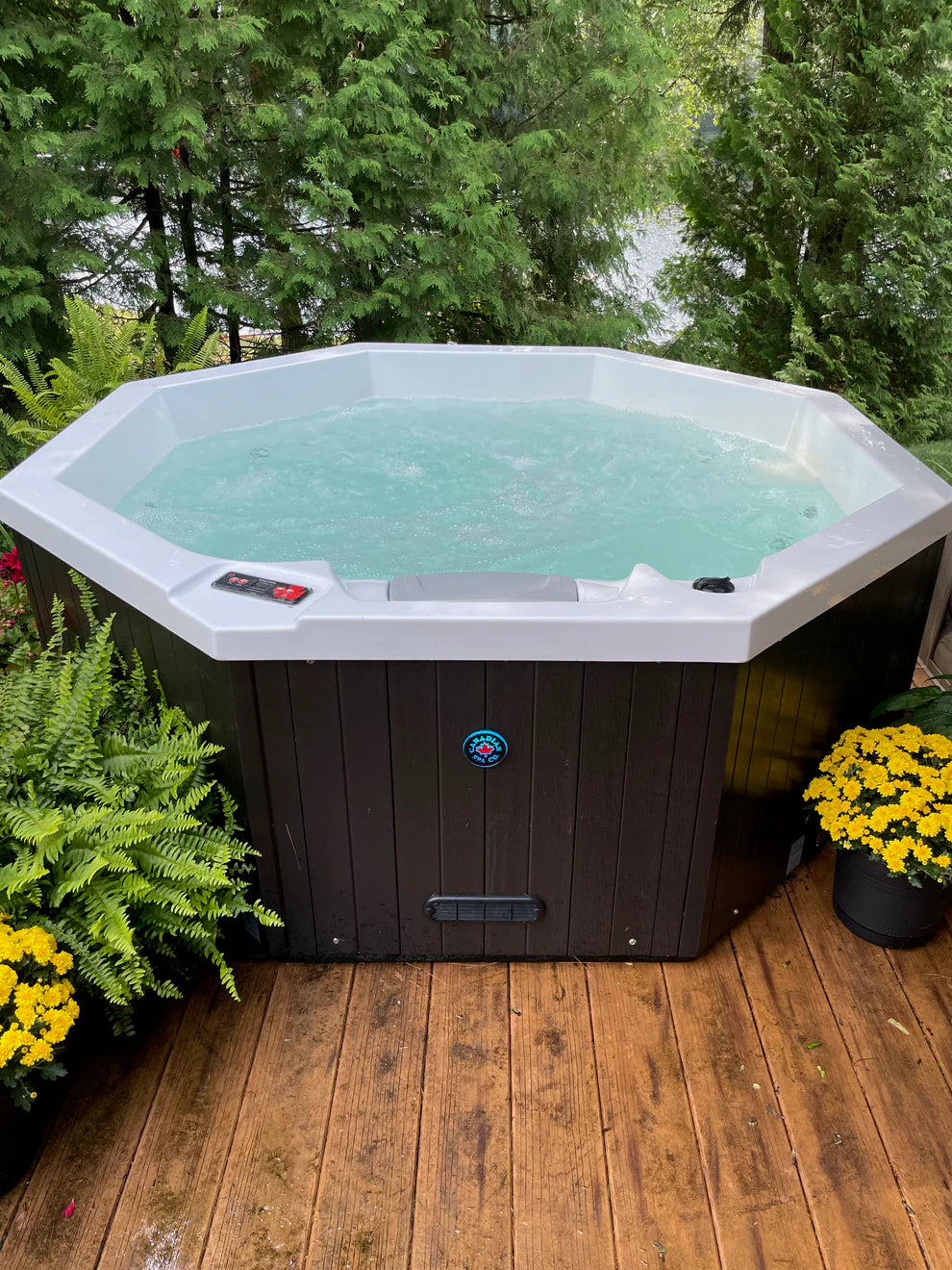 Muskoka 14-Jet 6-Person Hot Tub