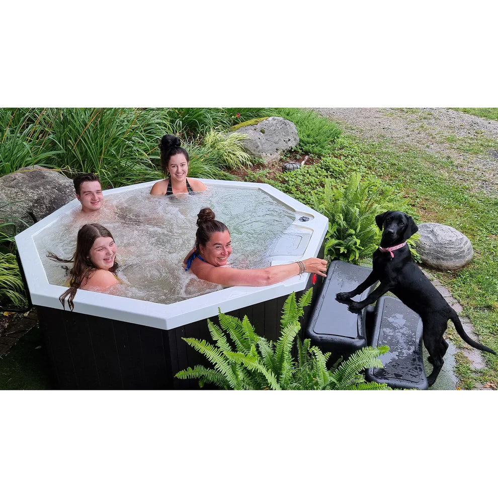 Muskoka 14-Jet 6-Person Hot Tub