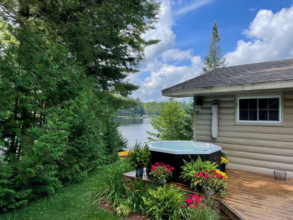 Muskoka 14-Jet 6-Person Hot Tub